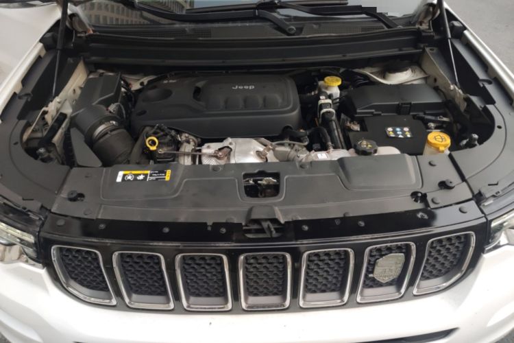 Used Jeep Grand Commander 2018 2.0T Four-Wheel Drive Premium Navigation Version China V Engine Bay