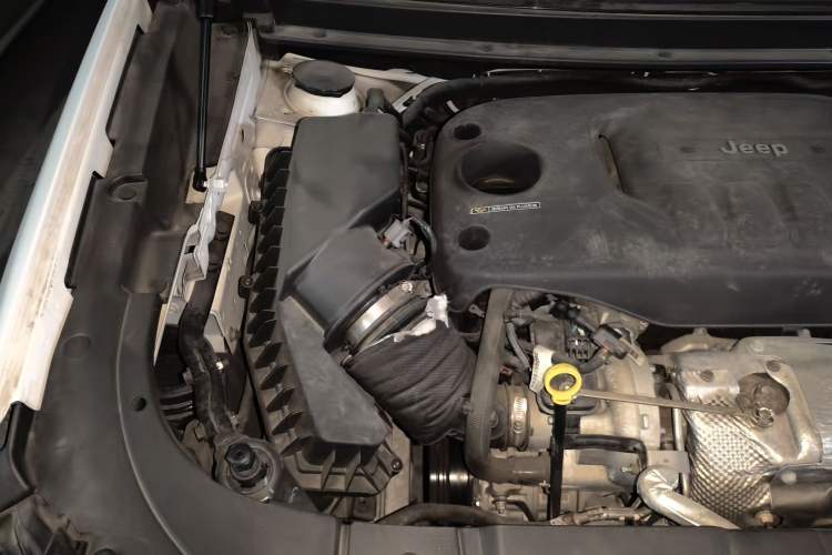 Used Jeep Grand Commander 2018 2.0T Four-Wheel Drive Smart Enjoyment Version China VI Engine Bay Right