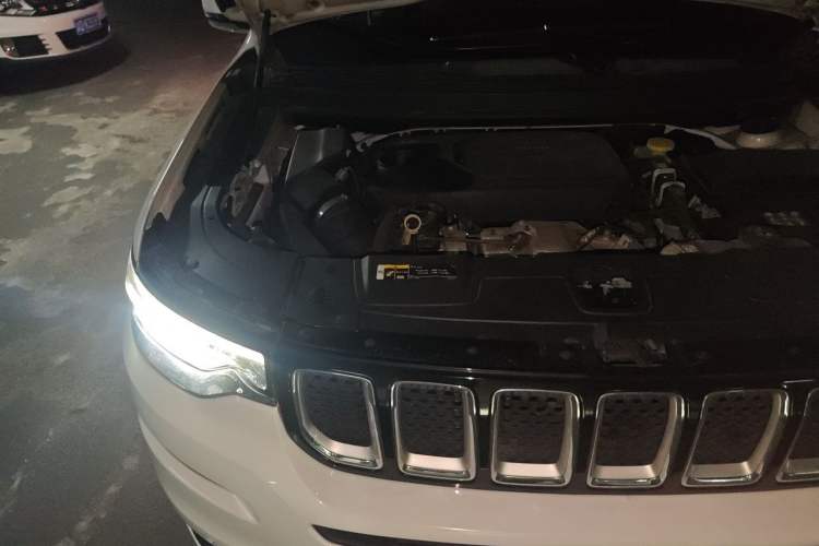 Used Jeep Grand Commander 2018 2.0T Four-Wheel Drive Smart Enjoyment Version China V Emission Standard Engine Bay Right