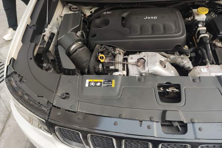 Used Jeep Grand Commander 2018 2.0T Four-Wheel Drive Premium Navigation Version China V Engine Bay Right