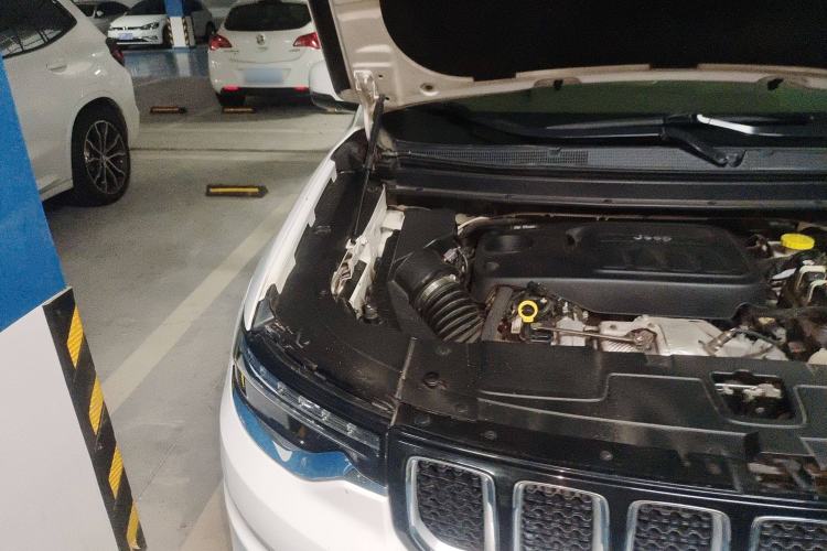 Used Jeep Grand Commander 2018 2.0T Four-Wheel Drive Smart Enjoyment Version China V Emission Standard Engine Bay Right