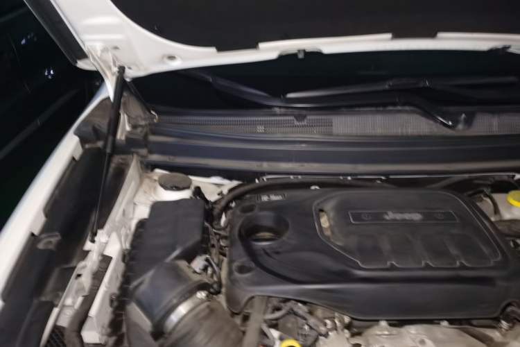 Used Jeep Grand Commander 2018 2.0T Four-Wheel Drive Premium Navigation Version China V Engine Bay Right