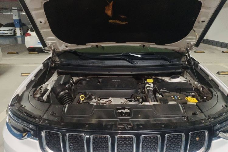 Used Jeep Grand Commander 2018 2.0T Four-Wheel Drive Smart Enjoyment Version China V Emission Standard Engine Bay