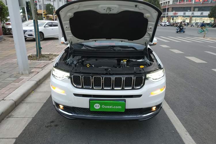 Used Jeep Grand Commander 2018 2.0T Four-Wheel Drive Enjoyment Edition China VI Engine Bay
