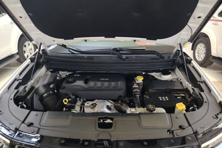 Used Jeep Grand Commander 2018 2.0T Four-Wheel Drive Premium Navigation Version China V Engine Bay