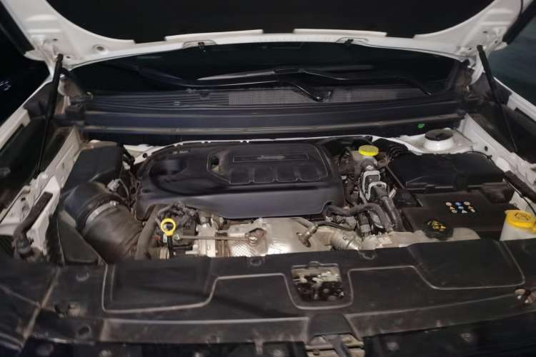 Used Jeep Grand Commander 2018 2.0T Four-Wheel Drive Premium Navigation Version China V Engine Bay