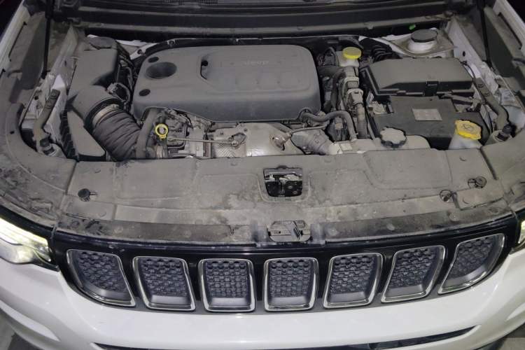 Used Jeep Grand Commander 2018 2.0T Four-Wheel Drive Premium Navigation Version China V Engine Bay