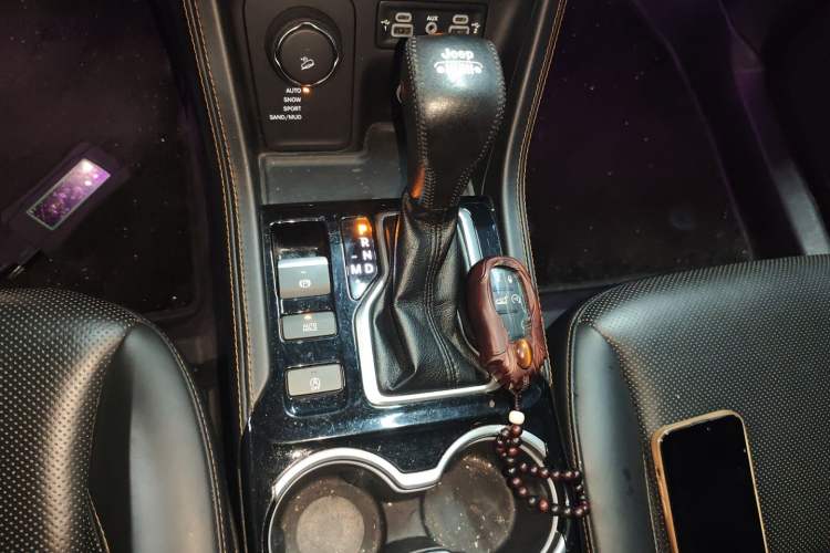 Used Jeep Grand Commander 2018 2.0T Four-Wheel Drive Smart Enjoyment Version China V Emission Standard Gear Lever