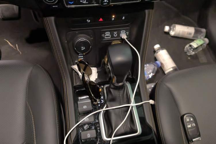 Used Jeep Grand Commander 2018 2.0T Four-Wheel Drive Smart Enjoyment Version China VI Gear Lever