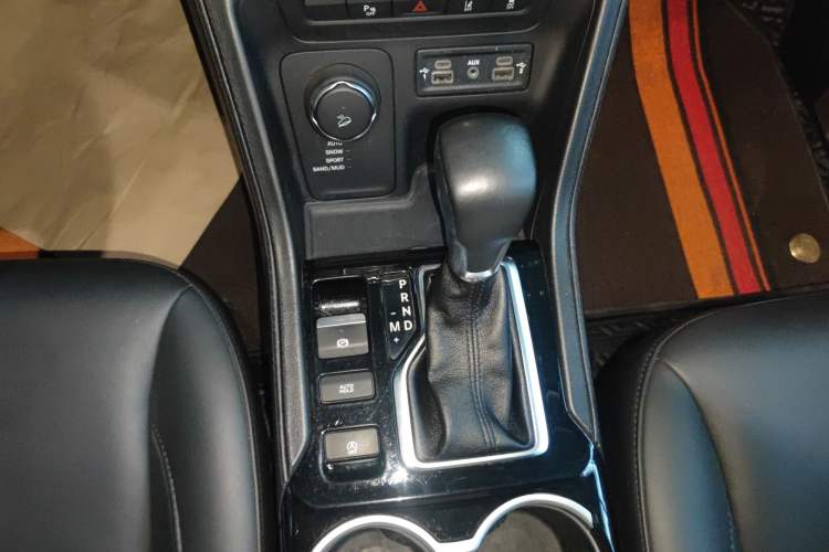 Used Jeep Grand Commander 2018 2.0T Four-Wheel Drive Prestige Edition China V Gear Lever
