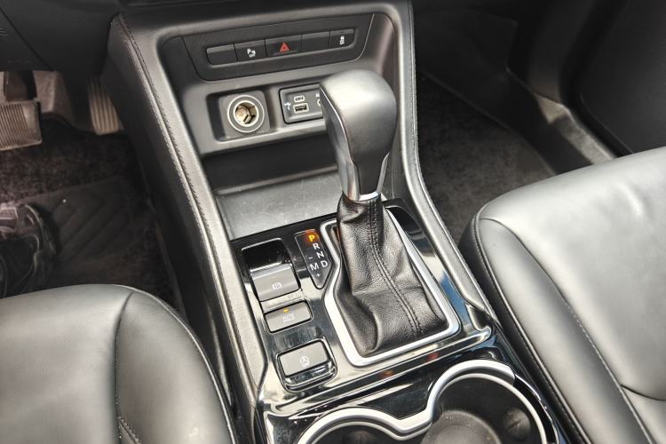 Used Jeep Grand Commander 2018 2.0T Two-Wheel Drive Enjoy Edition China V Gear Lever