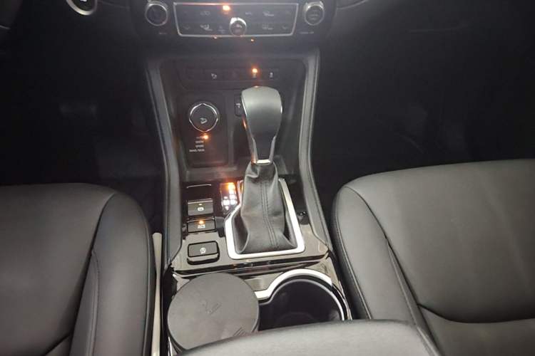 Used Jeep Grand Commander 2018 2.0T Four-Wheel Drive Prestige Edition China V Gear Lever