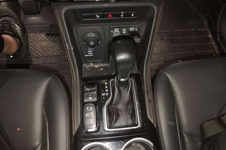 Used Jeep Grand Commander 2018 2.0T Four-Wheel Drive Smart Enjoyment Version China V Emission Standard Gear Lever