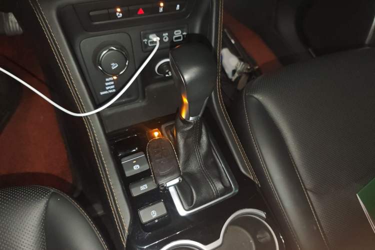 Used Jeep Grand Commander 2018 2.0T Four-Wheel Drive Smart Enjoyment Version China V Emission Standard Gear Lever