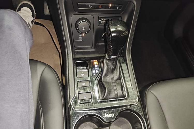 Used Jeep Grand Commander 2018 2.0T Four-Wheel Drive Prestige Edition China V Gear Lever