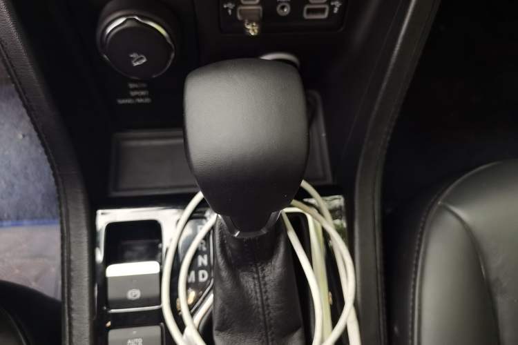 Used Jeep Grand Commander 2018 2.0T Four-Wheel Drive Prestige Edition China V Gear Lever