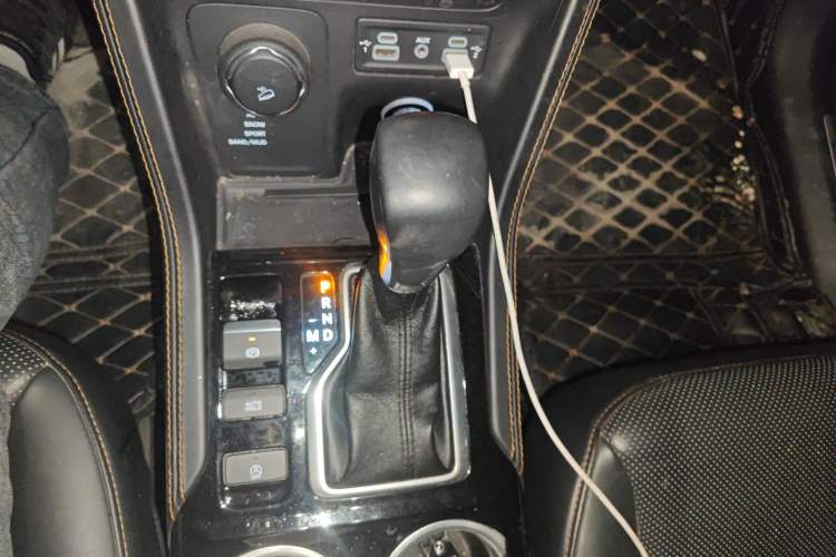 Used Jeep Grand Commander 2018 2.0T Four-Wheel Drive Smart Enjoyment Version China V Emission Standard Gear Lever
