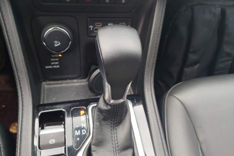 Used Jeep Grand Commander 2018 2.0T Four-Wheel Drive Prestige Edition China V Gear Lever