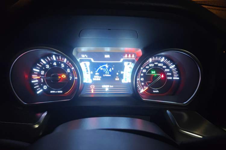 Used Jeep Grand Commander 2018 2.0T Four-Wheel Drive Smart Enjoyment Version China V Emission Standard Instrument Cluster