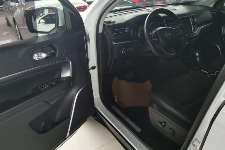 Used Jeep Grand Commander 2018 2.0T Four-Wheel Drive Enjoyment Version China V Interior 1