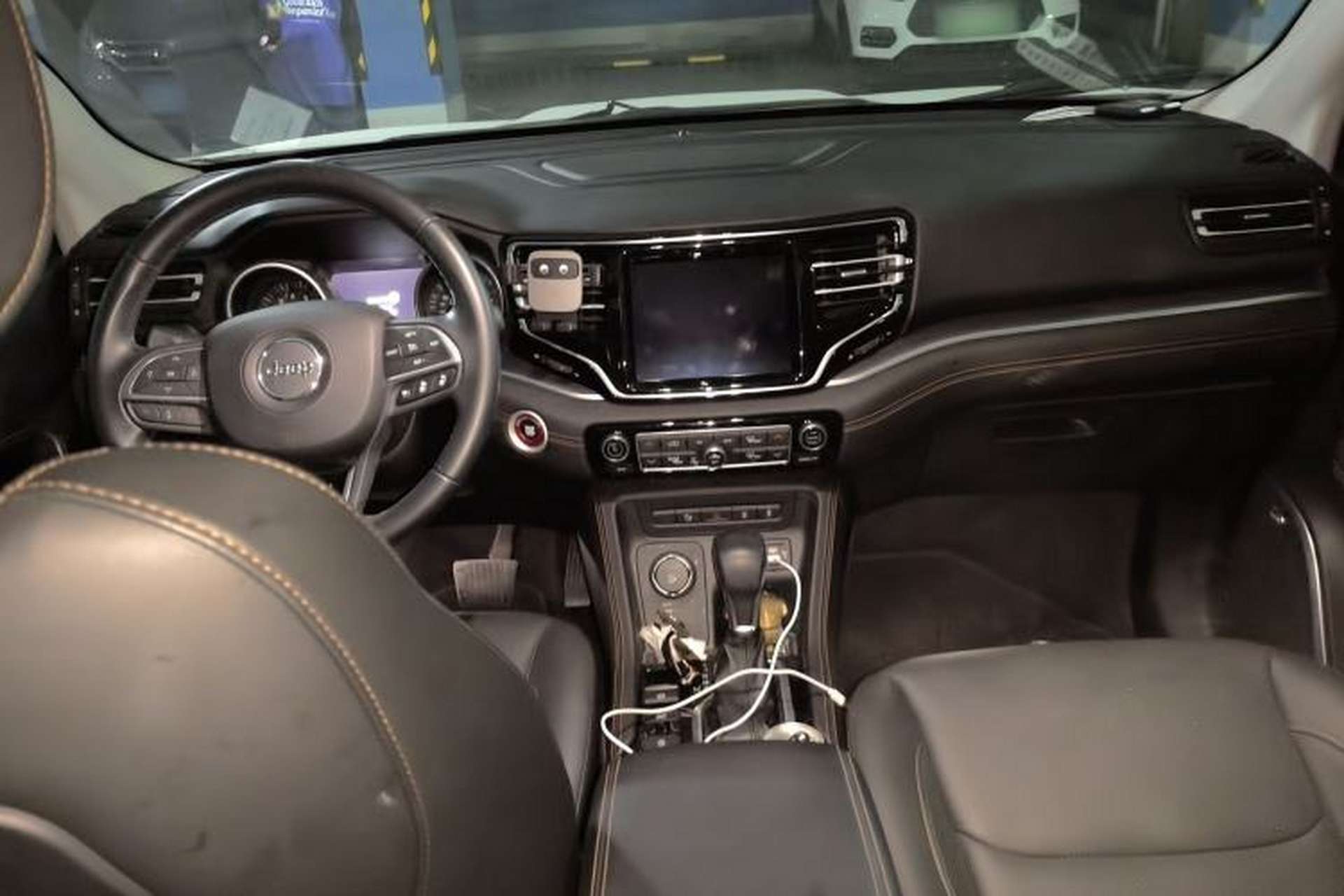 Used Jeep Grand Commander 2018 2.0T Four-Wheel Drive Smart Enjoyment Version China VI Interior 2