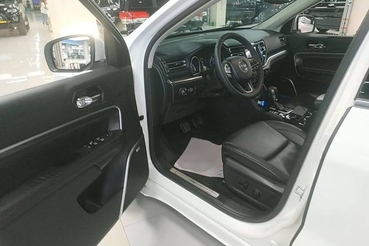 Used Jeep Grand Commander 2018 2.0T Four-Wheel Drive Smart Enjoyment Version China V Emission Standard Interior 3