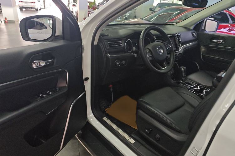 Used Jeep Grand Commander 2018 2.0T Four-Wheel Drive Enjoyment Edition China VI Interior 3