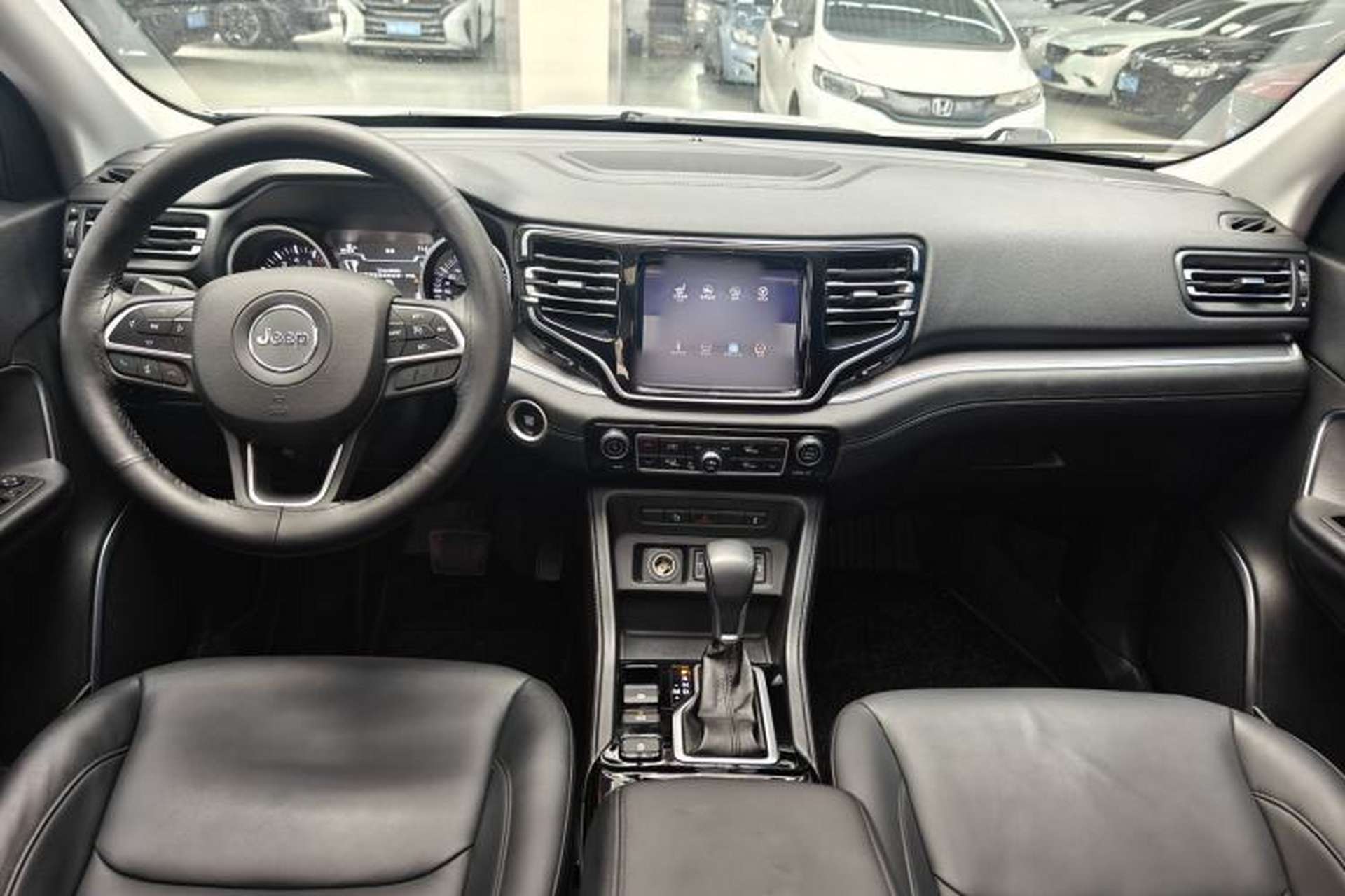 Used Jeep Grand Commander 2018 2.0T Two-Wheel Drive Enjoy Edition China V Interior 4