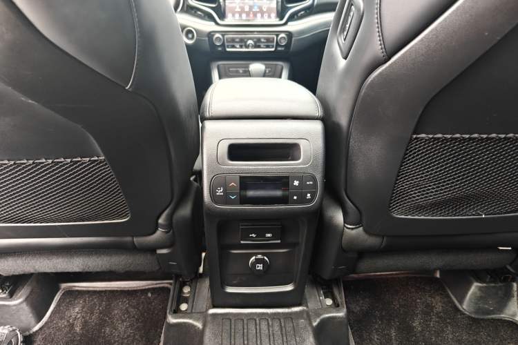 Used Jeep Grand Commander 2018 2.0T Two-Wheel Drive Enjoy Edition China V Interior 5