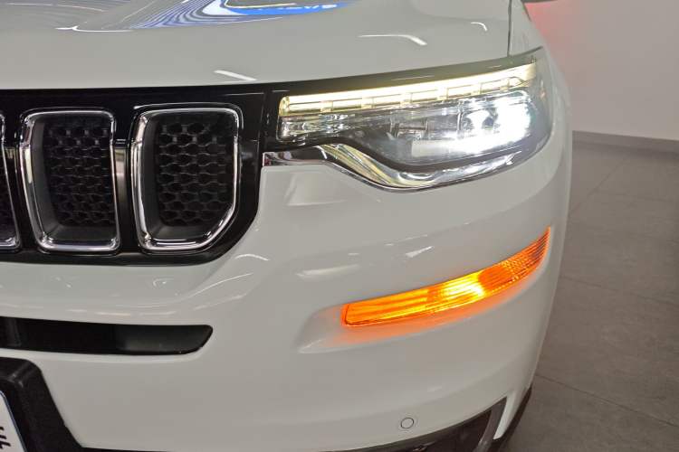 Used Jeep Grand Commander 2018 2.0T Four-Wheel Drive Enjoyment Edition China VI Left Front Headlight