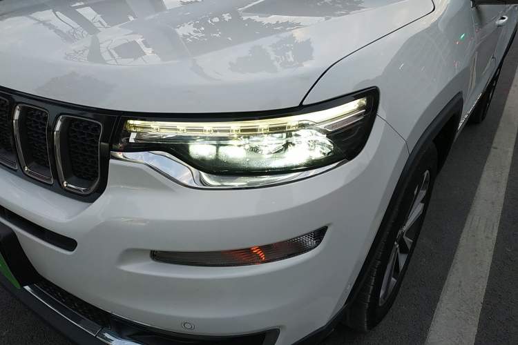 Used Jeep Grand Commander 2018 2.0T Four-Wheel Drive Enjoyment Edition China VI Left Front Headlight