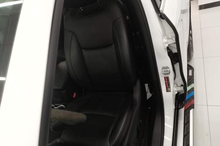 Used Jeep Grand Commander 2018 2.0T Four-Wheel Drive Enjoyment Edition China VI Left Front Seat