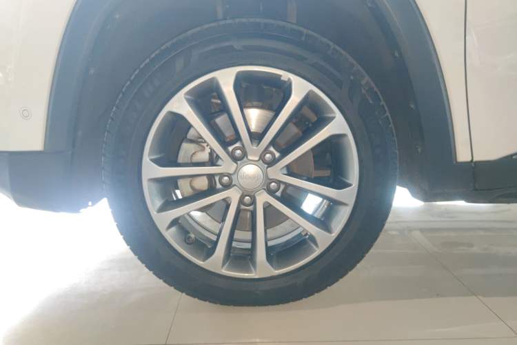 Used Jeep Grand Commander 2018 2.0T Four-Wheel Drive Prestige Edition China V Left Front Wheel Hub
