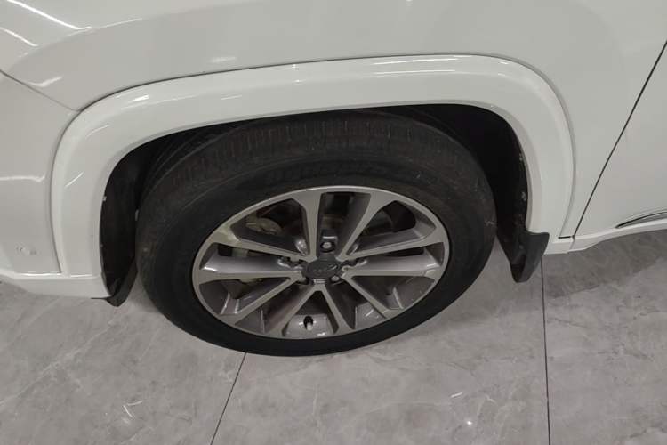 Used Jeep Grand Commander 2018 2.0T Four-Wheel Drive Smart Enjoyment Version China V Emission Standard Left Front Wheel Hub