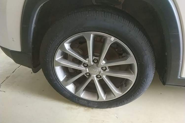 Used Jeep Grand Commander 2018 2.0T Two-Wheel Drive Enjoy Edition China V Left Front Wheel Hub
