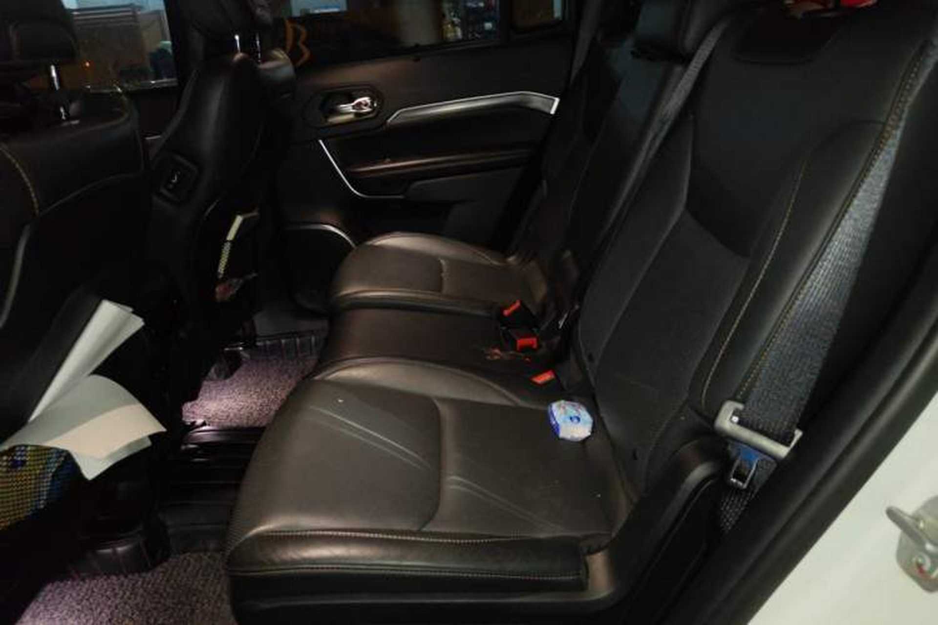 Used Jeep Grand Commander 2018 2.0T Four-Wheel Drive Smart Enjoyment Version China VI Left Rear Seat