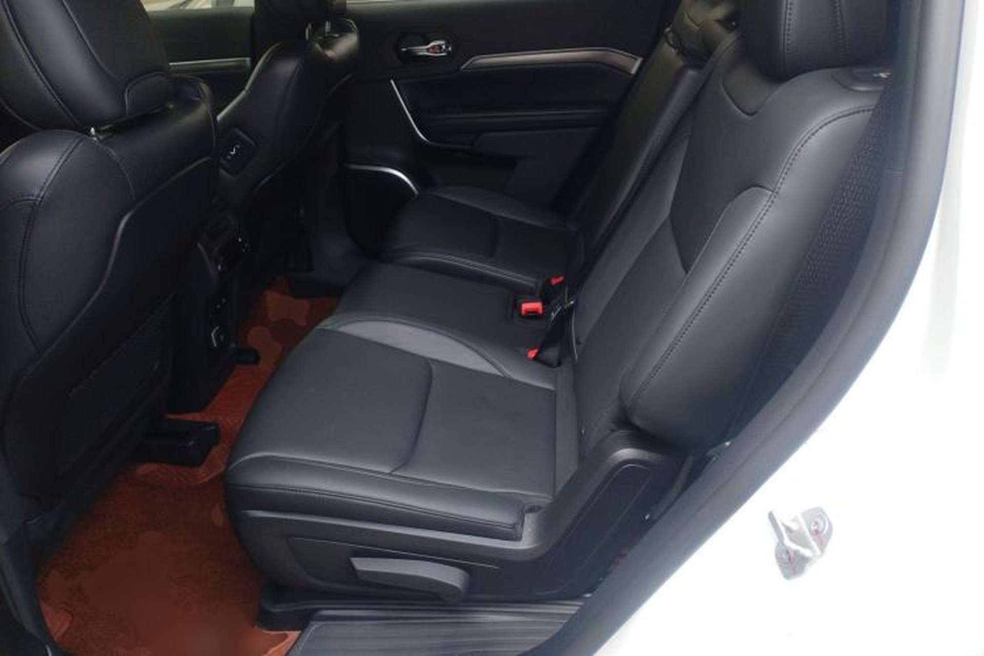 Used Jeep Grand Commander 2018 2.0T Four-Wheel Drive Enjoyment Edition China VI Left Rear Seat