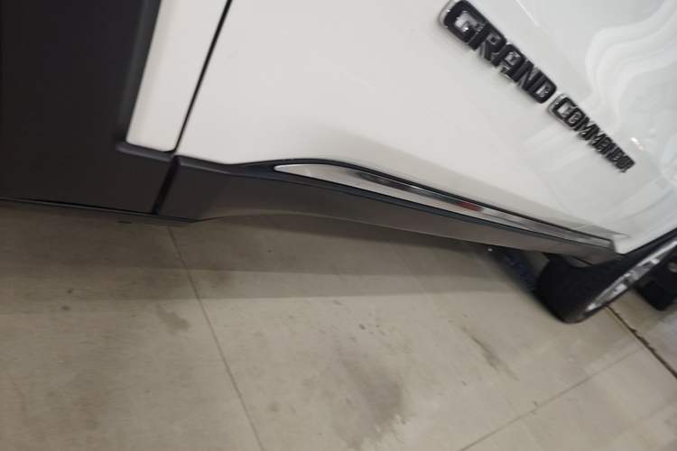 Used Jeep Grand Commander 2018 2.0T Four-Wheel Drive Prestige Edition China V Left Side Sill