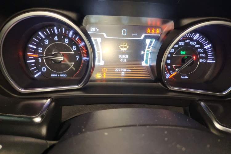 Used Jeep Grand Commander 2018 2.0T Four-Wheel Drive Smart Enjoyment Version China V Emission Standard Odometer Close Up