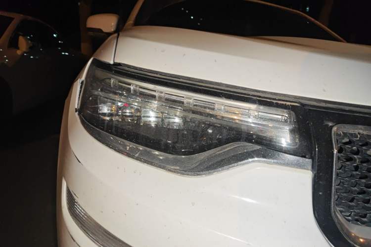 Used Jeep Grand Commander 2018 2.0T Four-Wheel Drive Smart Enjoyment Version China V Emission Standard Right Front Headlight