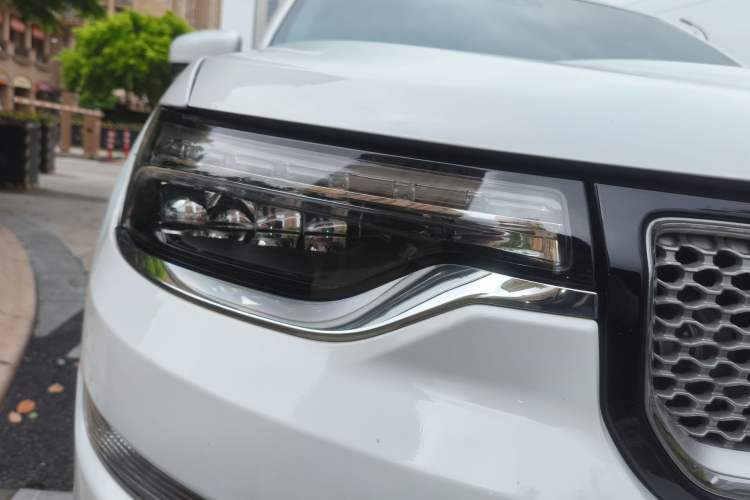 Used Jeep Grand Commander 2018 2.0T Four-Wheel Drive Smart Enjoyment Version China V Emission Standard Right Front Headlight