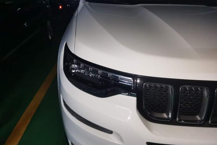 Used Jeep Grand Commander 2018 2.0T Four-Wheel Drive Premium Navigation Version China V Right Front Headlight