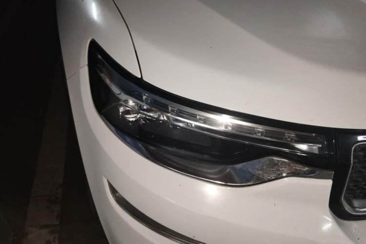 Used Jeep Grand Commander 2018 2.0T Four-Wheel Drive Premium Navigation Version China V Right Front Headlight