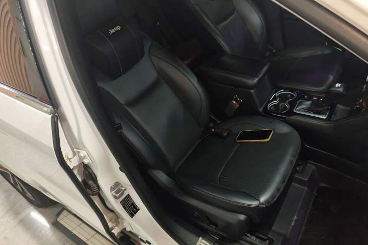 Used Jeep Grand Commander 2018 2.0T Four-Wheel Drive Smart Enjoyment Version China V Emission Standard Right Front Seat