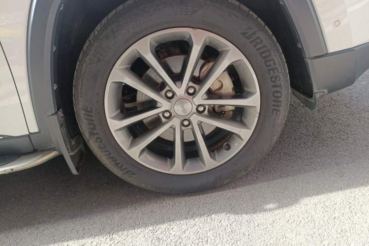 Used Jeep Grand Commander 2018 2.0T Four-Wheel Drive Prestige Edition China V Right Front Wheel Hub