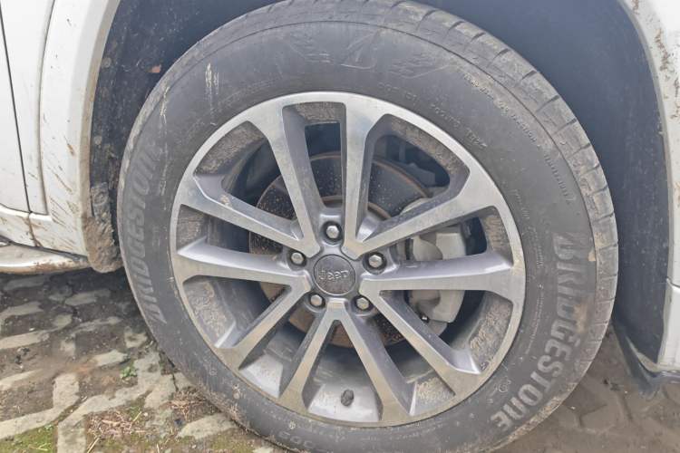 Used Jeep Grand Commander 2018 2.0T Four-Wheel Drive Smart Enjoyment Version China VI Right Front Wheel Hub