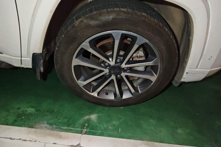 Used Jeep Grand Commander 2018 2.0T Four-Wheel Drive Smart Enjoyment Version China V Emission Standard Right Front Wheel Hub