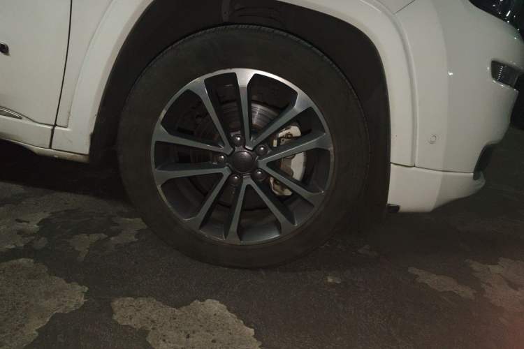 Used Jeep Grand Commander 2018 2.0T Four-Wheel Drive Smart Enjoyment Version China V Emission Standard Right Front Wheel Hub