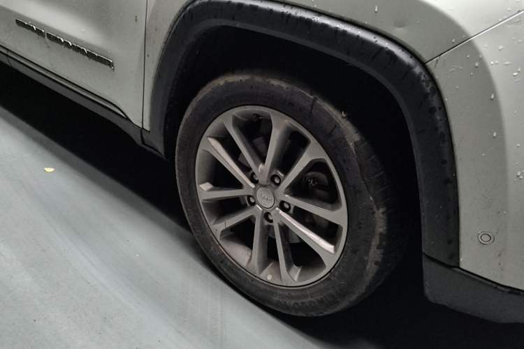 Used Jeep Grand Commander 2018 2.0T Four-Wheel Drive Prestige Edition China V Right Front Wheel Hub
