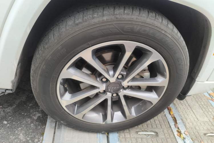 Used Jeep Grand Commander 2018 2.0T Four-Wheel Drive Smart Enjoyment Version China V Emission Standard Right Front Wheel Hub
